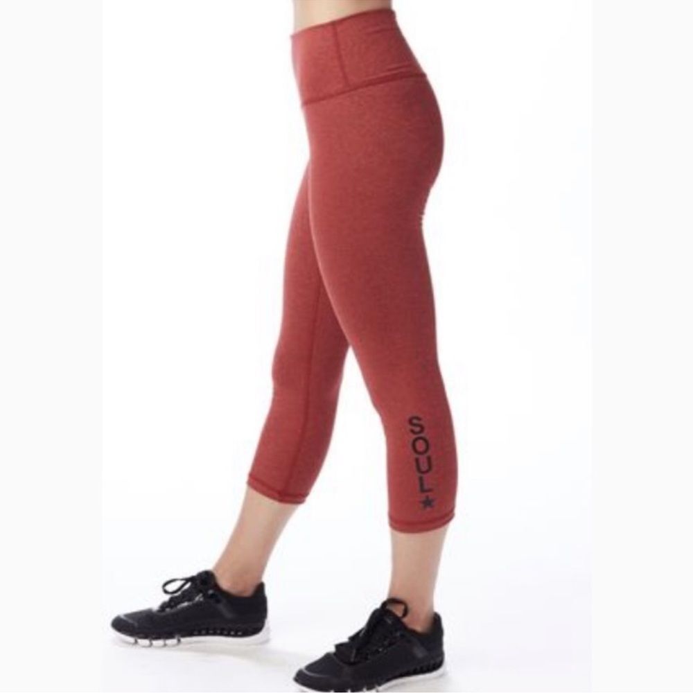 Soul Cycle Red Star Legend Capri Cropped Leggings
